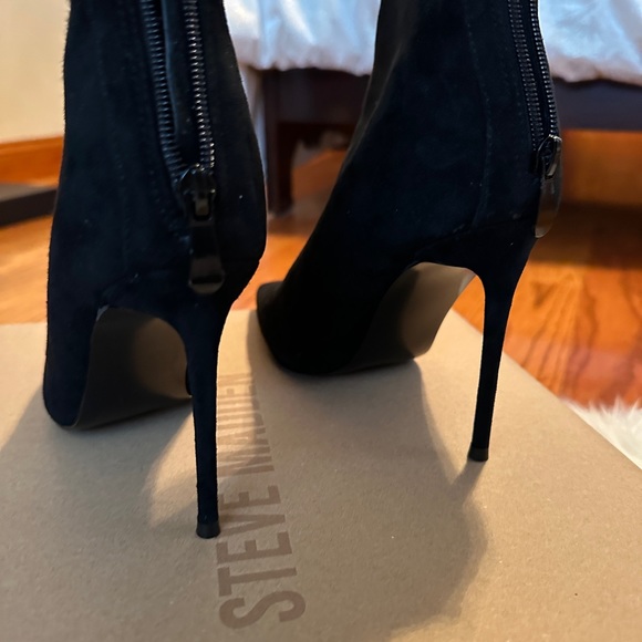 Black Suede Steve Madden Lanae bootie - Picture 2 of 6